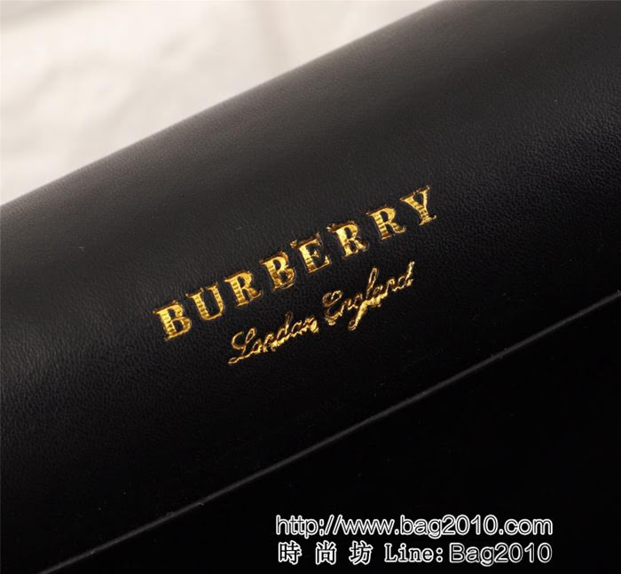 BURBERRY巴寶莉 大號最高版本 專櫃最新The Satchel鉚釘皮革 方型薩奇爾包  Bhq1030